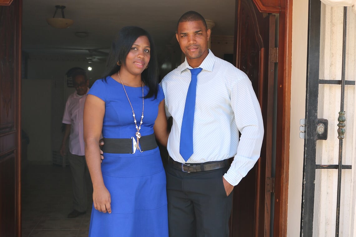 Pareja en puerta Cristian y Xiomery abril 2018 (1)